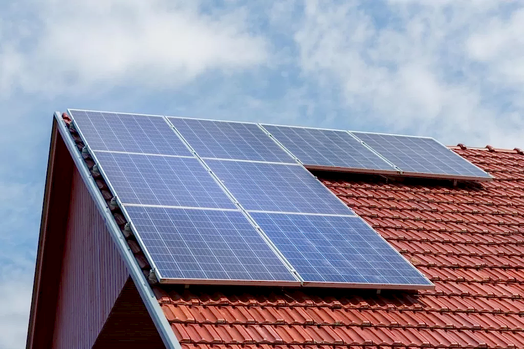 zonnepanelen op oud dak plaatsen